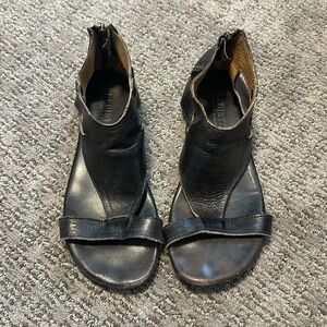 Bedstu Soto sandles black size 9